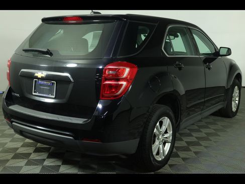 Used 2017 Chevrolet Equinox LS image 2