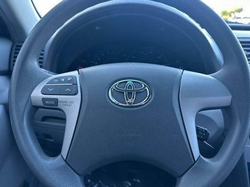 Used 2010 Toyota Camry LE image 20