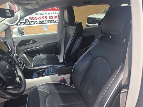 Used 2022 Chrysler Pacifica Limited FWD image 7