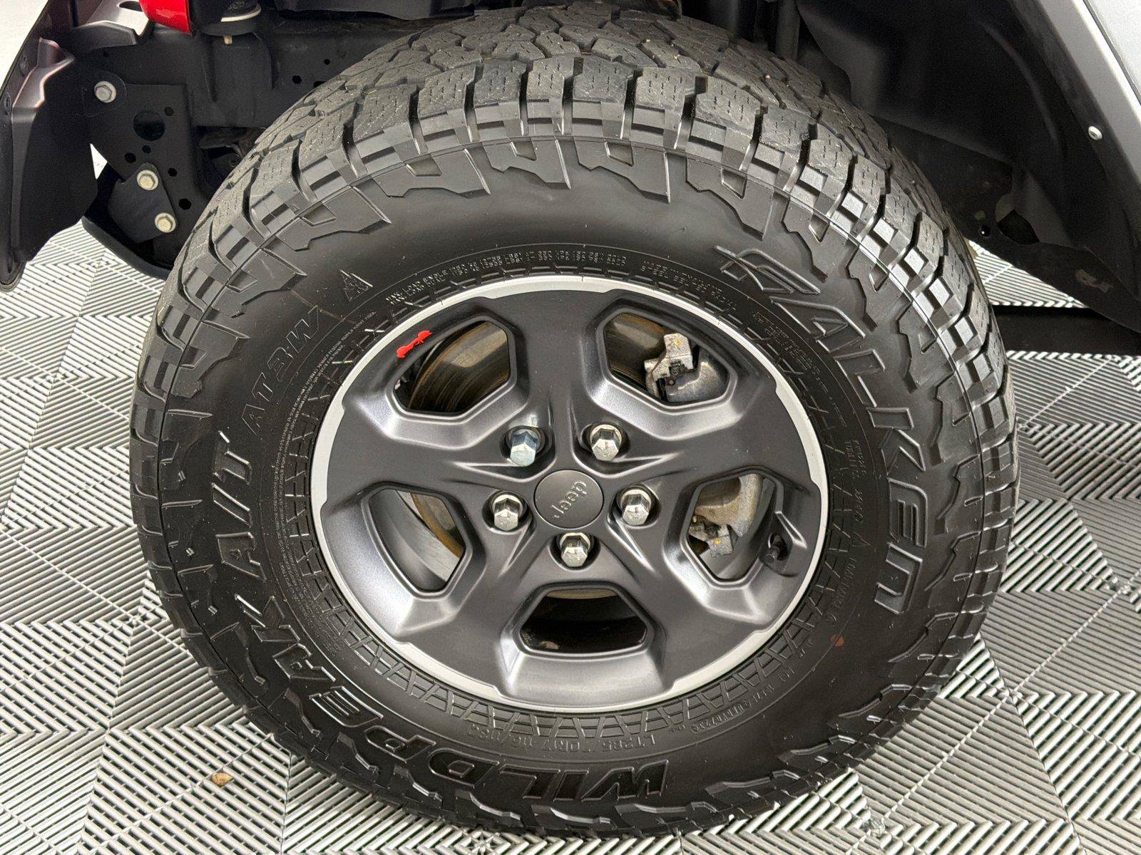 Used 2023 Jeep Gladiator Rubicon w/ LED Lighting Group AWD/4WD image 11