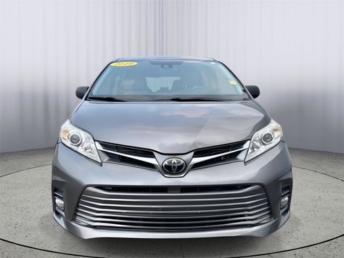 Used 2019 Toyota Sienna XLE Premium FWD image 16