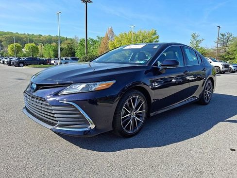 Certified 2022 Toyota Camry XLE w/ Navigation Upgrade Package FWD image 3