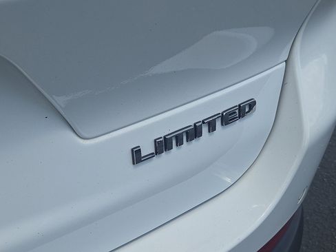 Used 2022 Jeep Grand Cherokee L Limited w/ Luxury Tech Group II image 5