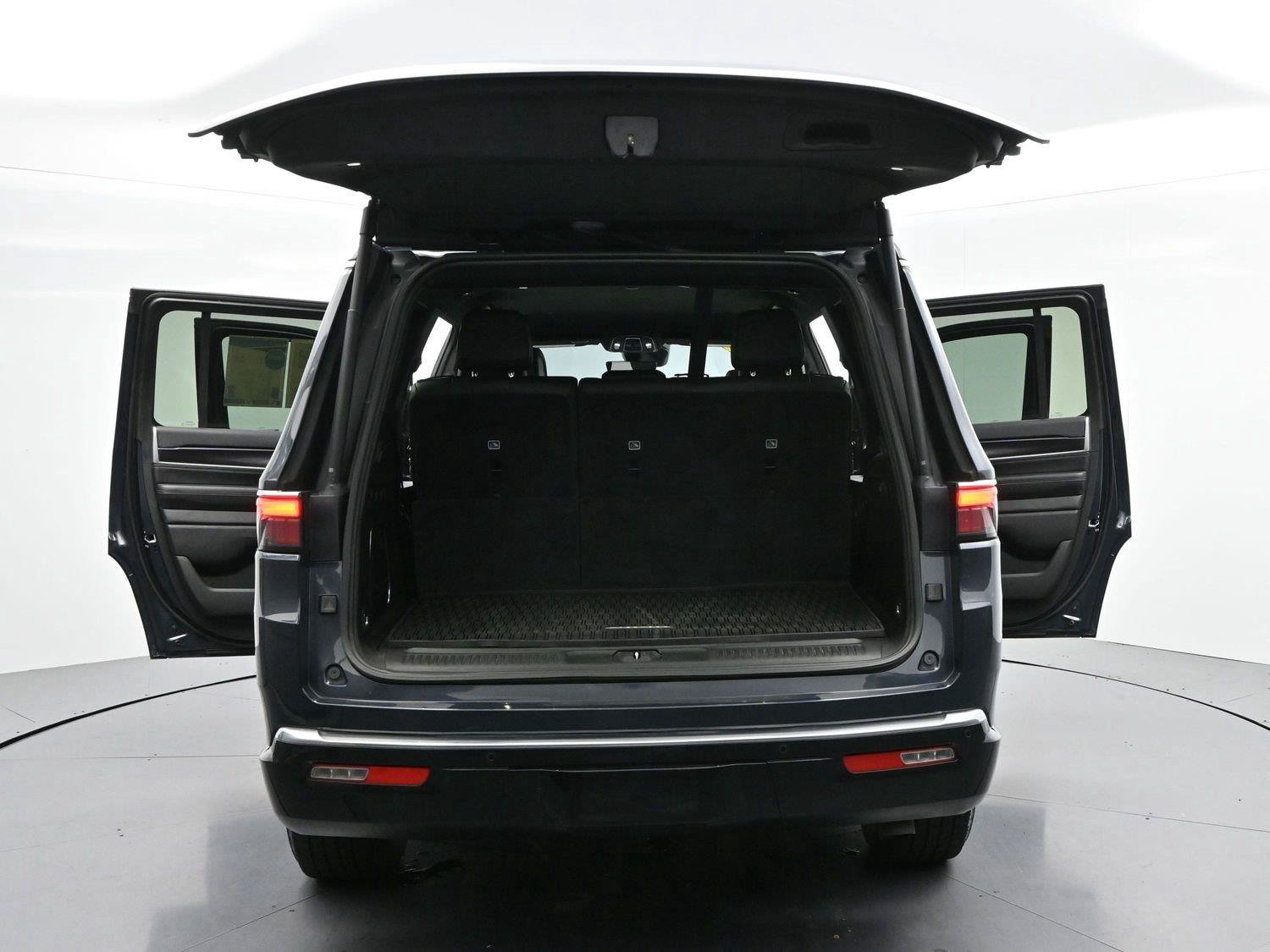 Used 2024 Jeep Wagoneer 4WD image 51