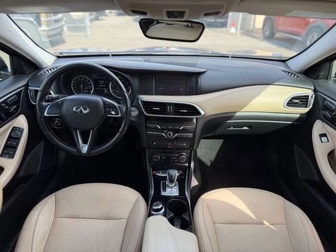 Used 2017 INFINITI QX30 FWD image 29