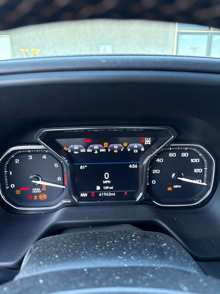 Used 2021 GMC Yukon XL AT4 w/ Technology Package AWD/4WD image 8