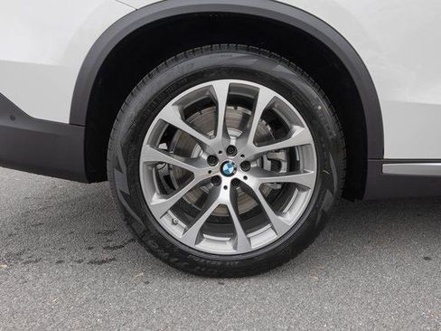 New 2026 BMW X5 xDrive50e image 10