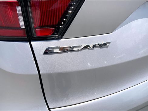 Used 2017 Ford Escape Titanium FWD image 30