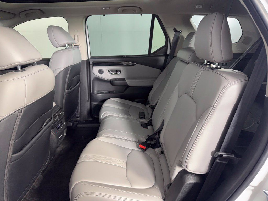 Used 2023 Honda Pilot Touring image 18