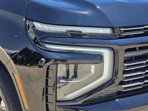 Used 2025 Chevrolet Tahoe High Country AWD/4WD image 26