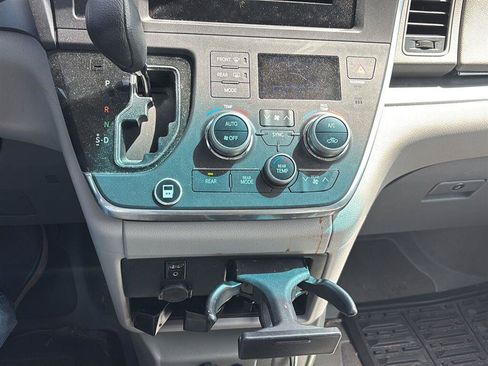 Used 2016 Toyota Sienna LE FWD image 20