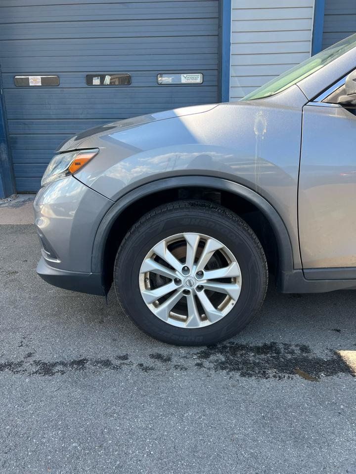 Used 2016 Nissan Rogue SV w/ SV Premium Package AWD/4WD image 2