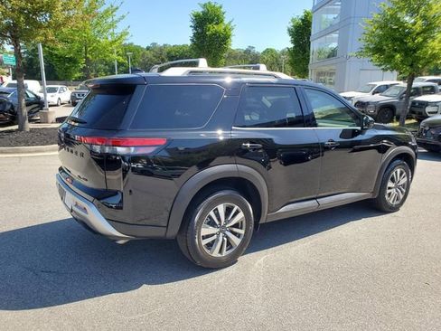Used 2023 Nissan Pathfinder SL w/ Black Appearance Package AWD/4WD image 3