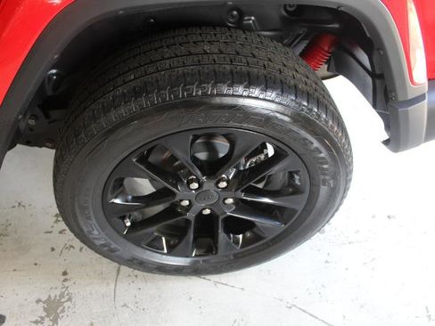 Used 2020 Jeep Wrangler Unlimited Sahara image 11