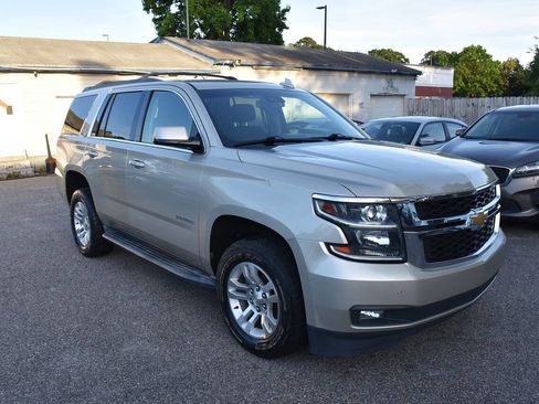 Used 2017 Chevrolet Tahoe LT w/ Luxury Package RWD image 9