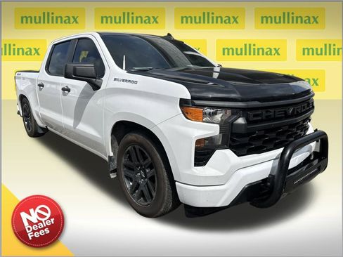 Used 2022 Chevrolet Silverado 1500 Custom image 1