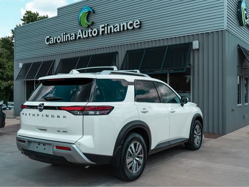 Used 2022 Nissan Pathfinder SL AWD/4WD image 5