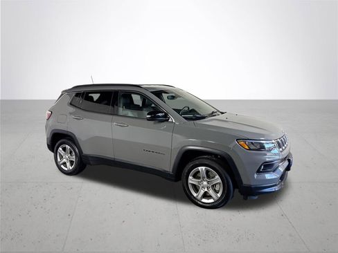 Used 2024 Jeep Compass Latitude w/ Altitude Special Edition image 4