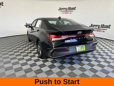 Used 2024 Hyundai Elantra SEL image 8