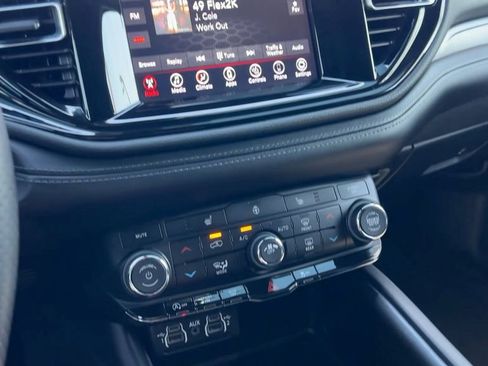 Used 2023 Dodge Durango SXT image 24