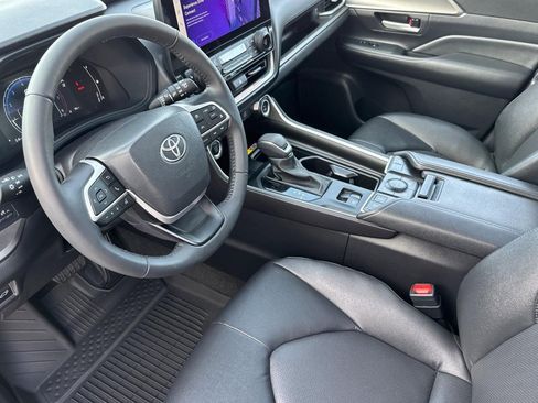 New 2026 Toyota Grand Highlander LE image 4
