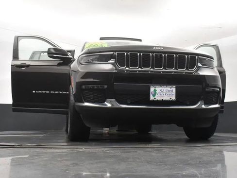 Used 2024 Jeep Grand Cherokee L Limited w/ Luxury Tech Group II image 11