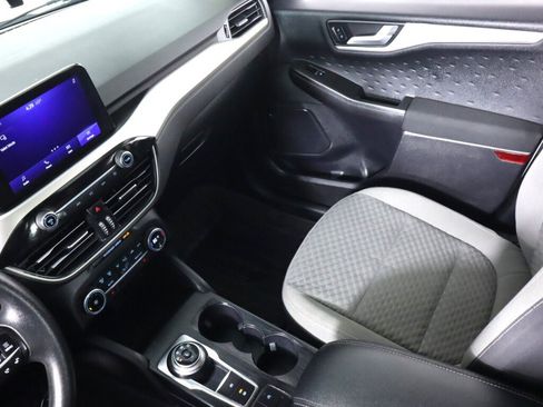Used 2020 Ford Escape SE image 33
