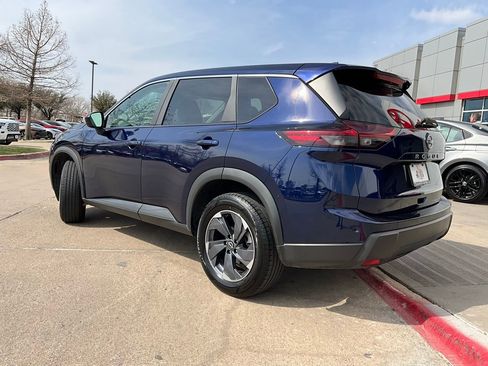 Used 2025 Nissan Rogue SV image 8