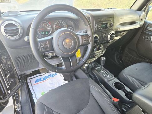 Used 2017 Jeep Wrangler Sahara w/ Connectivity Group image 10