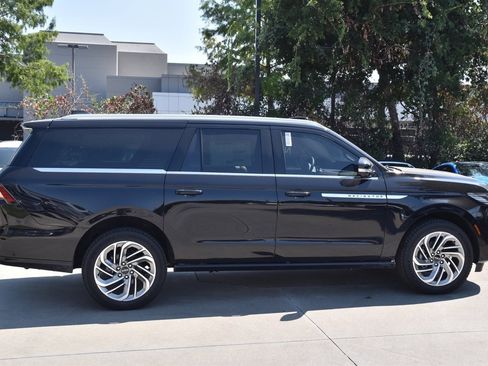 New 2025 Lincoln Navigator L Reserve image 5