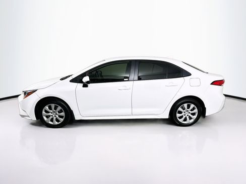 Used 2025 Toyota Corolla LE image 4