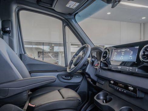 New 2025 Mercedes-Benz Sprinter 2500 image 18