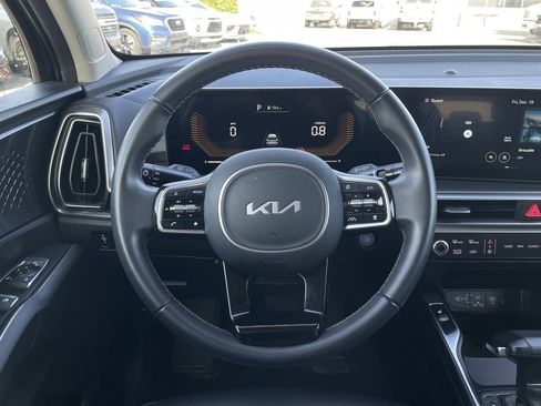 Used 2025 Kia Sorento S image 13
