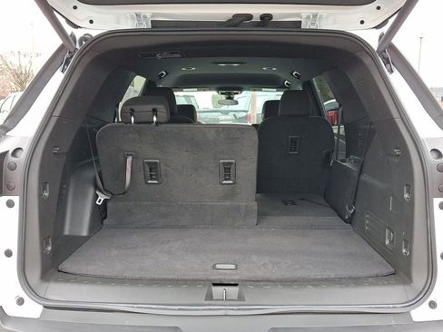 Used 2023 Chevrolet Traverse LT image 25