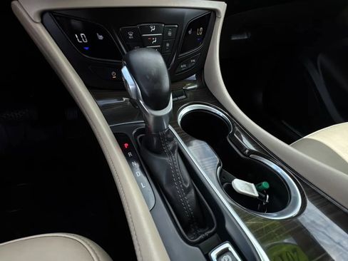 Used 2019 Buick Envision Essence FWD image 16