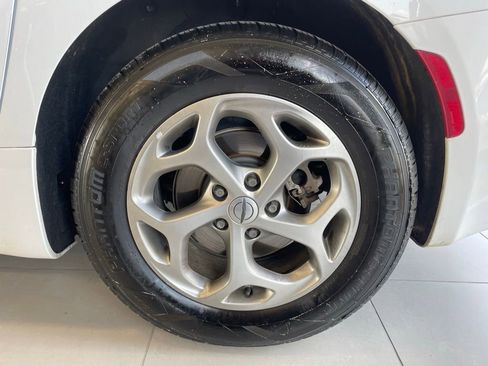 Used 2023 Chrysler Pacifica Limited image 19