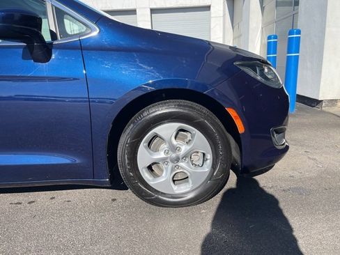 Used 2017 Chrysler Pacifica Touring Plus image 10