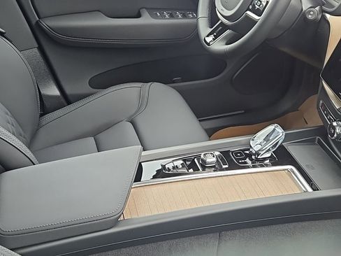 New 2026 Volvo XC60 B5 Core w/ Climate Package image 8