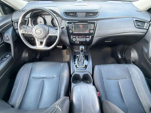 Used 2018 Nissan Rogue SL w/ Premium Package image 16