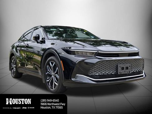 Used 2024 Toyota Crown Limited image 3