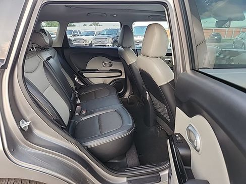 Used 2016 Kia Soul + w/ Primo Package FWD image 11