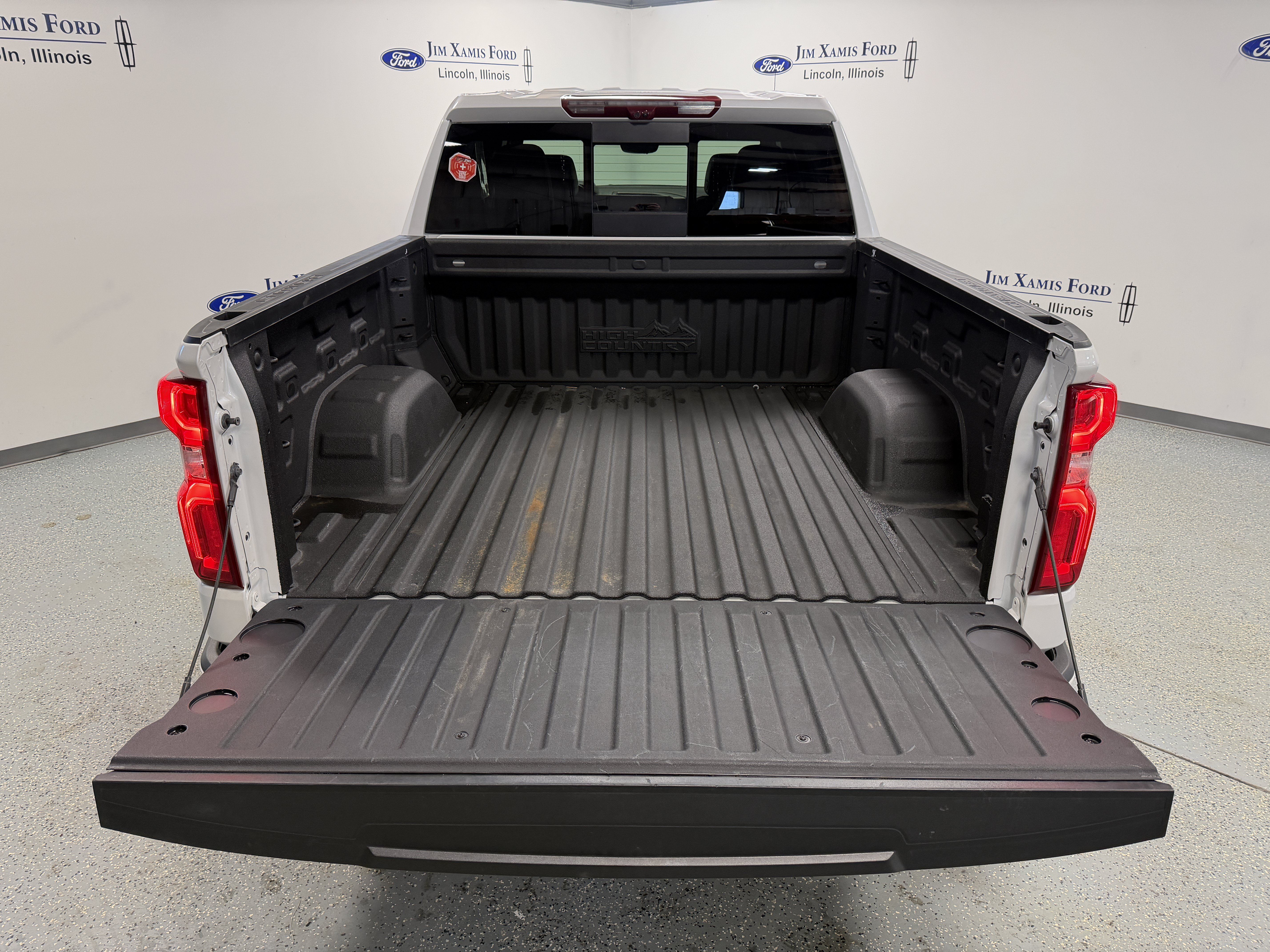 Used 2024 Chevrolet Silverado 1500 High Country w/ High Country Premium Package AWD/4WD image 29