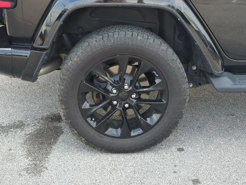 Certified 2022 Jeep Wrangler Unlimited Sahara AWD/4WD image 32