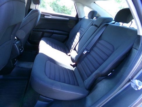 Used 2017 Ford Fusion SE FWD image 15
