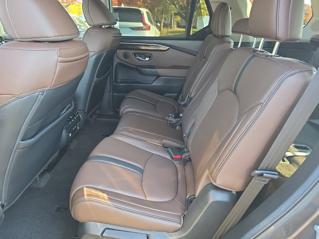 Used 2025 Honda Pilot Elite image 31