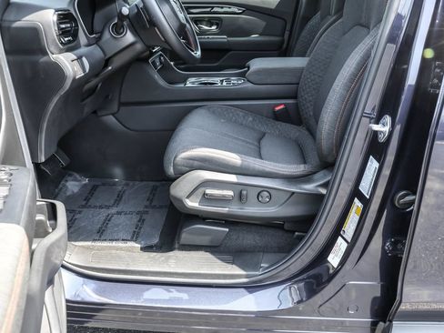 Used 2025 Honda Pilot Sport image 15