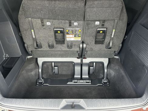 Used 2025 Toyota Sienna Limited image 20