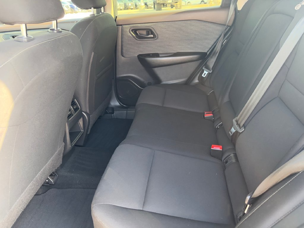 Used 2023 Nissan Rogue S FWD image 25