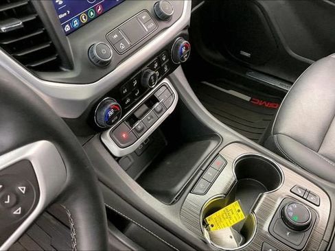 Certified 2023 GMC Acadia SLT w/ Preferred Package image 16