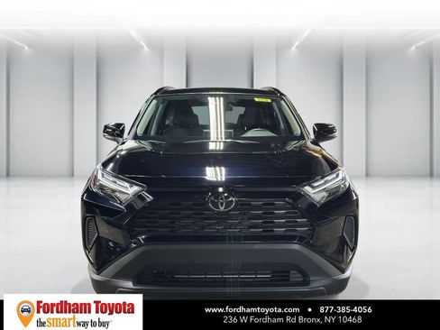 Used 2025 Toyota RAV4 XLE image 9